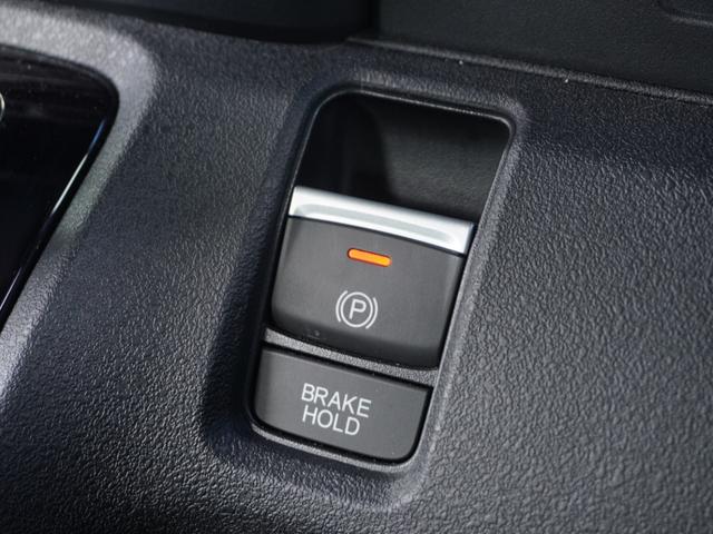 �y�I�[�g�u���[�L�z�[���h�z�M���҂���a�؂Œ�Ԏ��Ƀu���[�L���瑫�𗣂��Ă��A��~��Ԃ�ێ����Ă���܂��B�O�i����Ƃ��̓A�N�Z���𓥂߂Ύ����ŉ��������̂ň��S