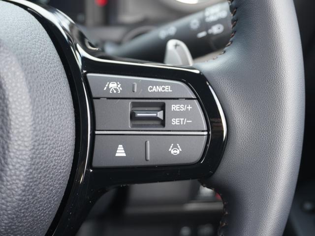 �y�A�_�v�e�B�u�N���[�Y�R���g���[���z�X�e�A�����O�̃X�C�b�`�𑀍삷��ƃ~���g���[�_�[�Ő�s�ԂƂ̋����𑪒�B�ݒ��K�؂ɕۂ��Ȃ�������E�����A����ɒ�~�܂Ŏ����ɒǏ]���܂��B