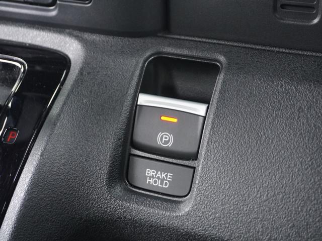 �y�I�[�g�u���[�L�z�[���h�z�M���҂���a�؂Œ�Ԏ��Ƀu���[�L���瑫�𗣂��Ă��A��~��Ԃ�ێ����Ă���܂��B�O�i����Ƃ��̓A�N�Z���𓥂߂Ύ����ŉ��������̂ň��S