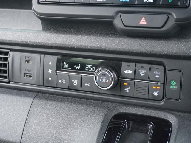 �y�I�[�g�G�A�R���z���D�݂̉��x�ɐݒ肷��Ύ����ŕ��ʂ␁���o���ʒu�Ȃǂ𒲐߂��Ă���܂��B�z���_�J�[�Y���Ђł̓G�A�R���͔[�Ԏ��ɓ_���E�������Ĕ[�Ԃ������܂��B