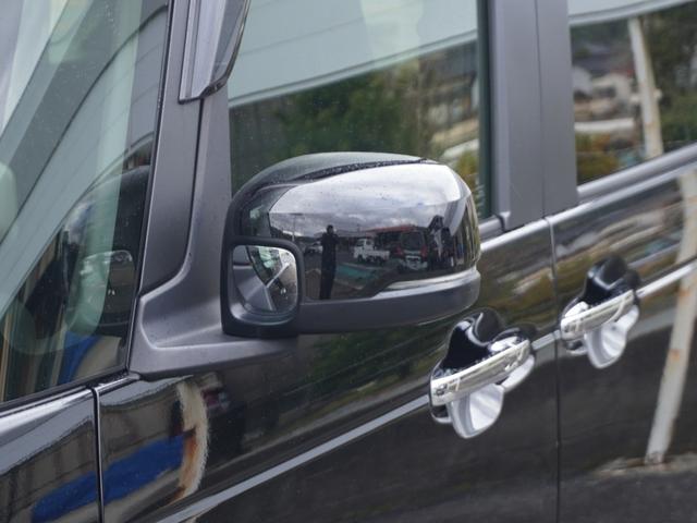 �y�h�A�~���[�E�C���J�[�z�h�A�~���[�ɃE�C���J�[�𑕔����Ă��܂��B�Ό��ԂɎ��g�̐i�s���������}�����S�ɉ^�]�ł��܂��B