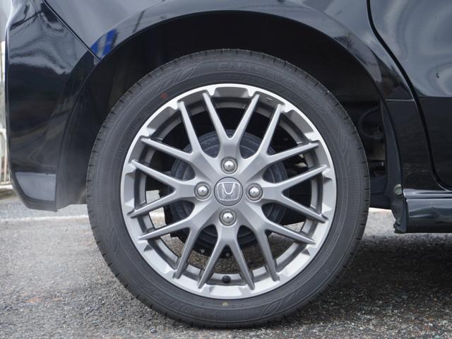 �y�P�T�C���`�����A���~�z�C�[���z�O�ςɃ}�b�`���������A���~�z�C�[���𑕒����Ă���܂��B�m�[�}���^�C���A�X�^�b�h���X�^�C�����z���_�J�[�Y���Ђɂ��C�����������B