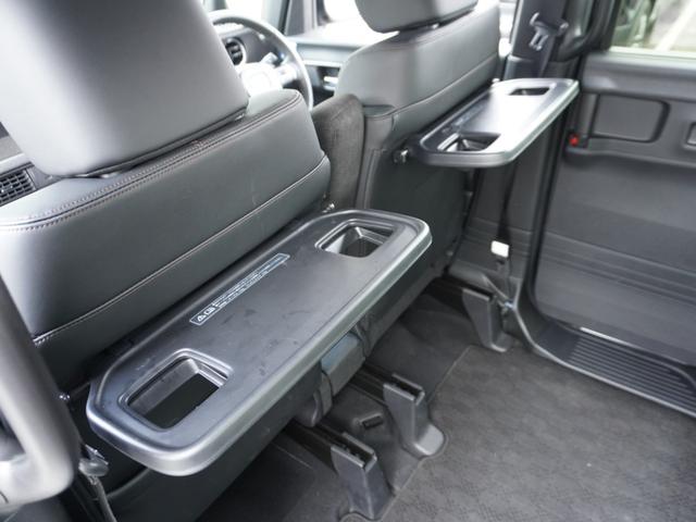 �y��ȗp�e�[�u���z�h�����N�z���_�[���t�����܂肽���ݎ��̃p�[�\�i���e�[�u���ł��B�^�]�ȁE����Ȃ̃V�[�g�o�b�N�ɑ������Ă���p�[�\�i���e�[�u���ł��B