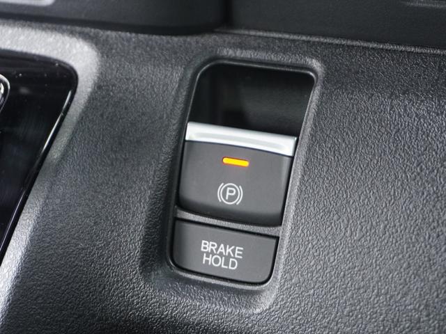 �y�I�[�g�u���[�L�z�[���h�z�M���҂���a�؂Œ�Ԏ��Ƀu���[�L���瑫�𗣂��Ă��A��~��Ԃ�ێ����Ă���܂��B�O�i����Ƃ��̓A�N�Z���𓥂߂Ύ����ŉ��������̂ň��S