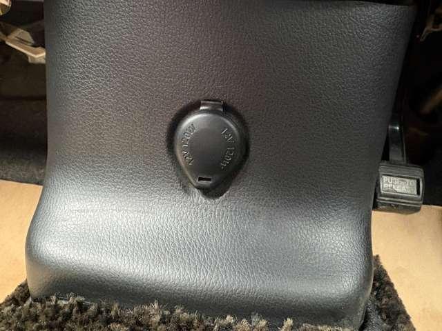 �y�V�K�[�\�P�b�g�z�X�}�[�g�t�H���̏[�d�A�h���C�u���R�[�_�[�ւ̋��d�Ȃǂ�������֗��ȃV�K�[�\�P�b�g���t���Ă��܂��I