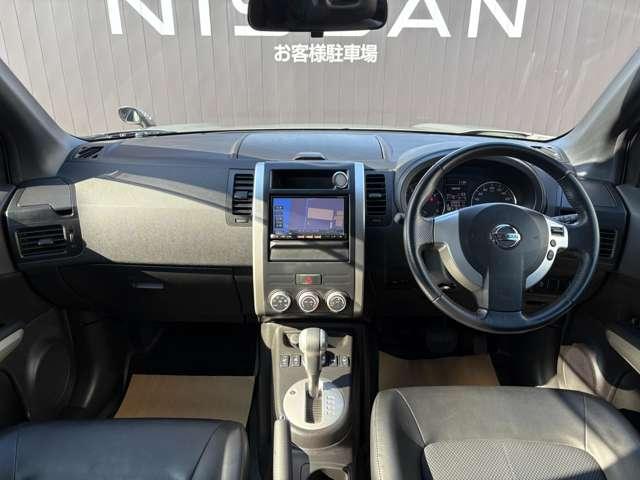 エクストレイル ２０Ｘｔｔ　後期型　パートタイム４ＷＤ　純正ナビ　フルセグＴＶ　バックカメラ　Ｂｌｕｅｔｏｏｔｈ　ＨＤＭＩ　クルーズコントロール　シートヒーター　キセノンヘッドライト　フォグライト　ＥＴＣ　オートライト　１年保証（4枚目）