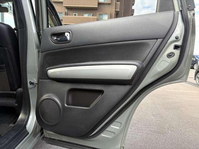 エクストレイル ２０Ｘｔｔ　後期型　パートタイム４ＷＤ　純正ナビ　フルセグＴＶ　バックカメラ　Ｂｌｕｅｔｏｏｔｈ　ＨＤＭＩ　クルーズコントロール　シートヒーター　キセノンヘッドライト　フォグライト　ＥＴＣ　オートライト　１年保証（52枚目）