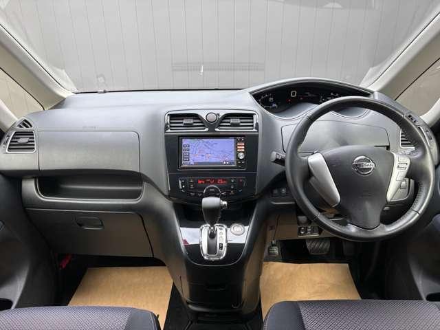 セレナ ２．０　ハイウェイスター　Ｓ－ＨＹＢＲＩＤ　純正ナビ　フルセグＴＶ　ＤＶＤ　Ｂｌｕｅｔｏｏｔｈ　ＨＤＭＩ　バックカメラ　両側電動スライドドア　キセノンヘッドライト　ＥＴＣ　ディーラー下取ワンオーナー車　禁煙車　クルーズコントロール（4枚目）