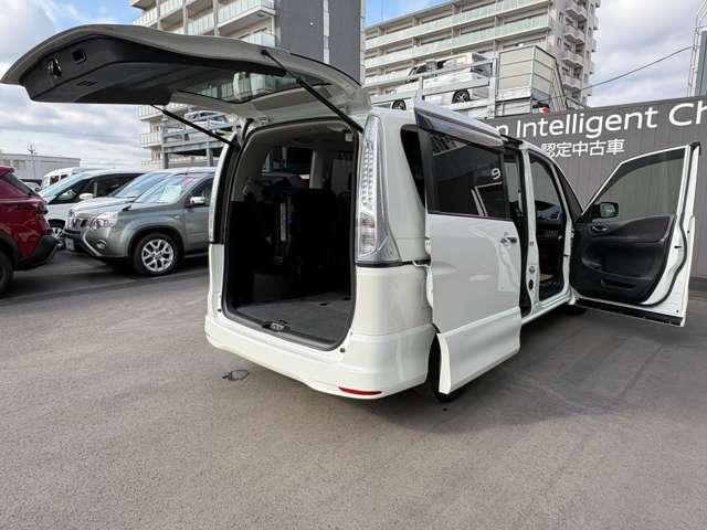 セレナ ２．０　ハイウェイスター　Ｓ－ＨＹＢＲＩＤ　純正ナビ　フルセグＴＶ　ＤＶＤ　Ｂｌｕｅｔｏｏｔｈ　ＨＤＭＩ　バックカメラ　両側電動スライドドア　キセノンヘッドライト　ＥＴＣ　ディーラー下取ワンオーナー車　禁煙車　クルーズコントロール（30枚目）