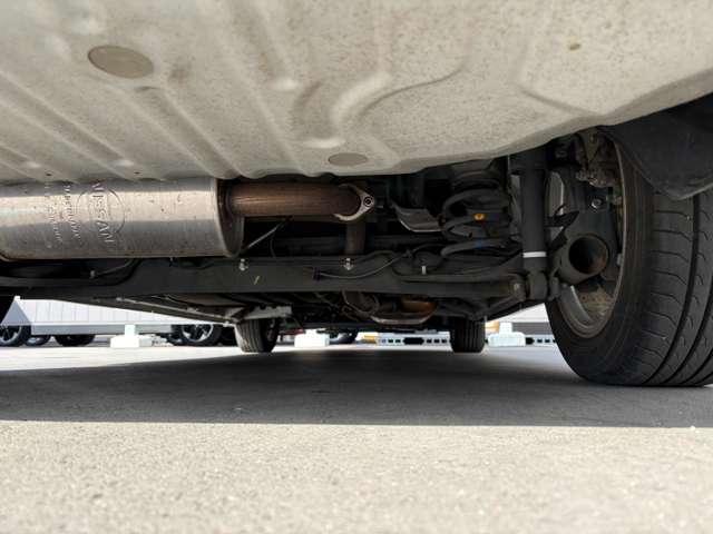 セレナ ２．０　ハイウェイスター　Ｓ－ＨＹＢＲＩＤ　純正ナビ　フルセグＴＶ　ＤＶＤ　Ｂｌｕｅｔｏｏｔｈ　ＨＤＭＩ　バックカメラ　両側電動スライドドア　キセノンヘッドライト　ＥＴＣ　ディーラー下取ワンオーナー車　禁煙車　クルーズコントロール（32枚目）