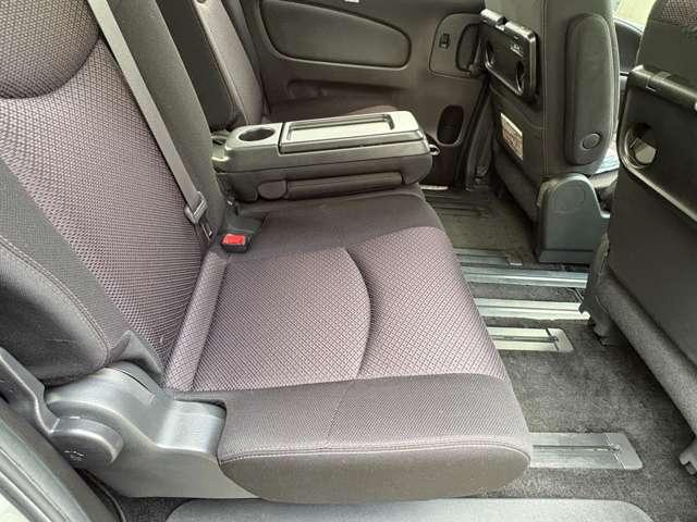 セレナ ２．０　ハイウェイスター　Ｓ－ＨＹＢＲＩＤ　純正ナビ　フルセグＴＶ　ＤＶＤ　Ｂｌｕｅｔｏｏｔｈ　ＨＤＭＩ　バックカメラ　両側電動スライドドア　キセノンヘッドライト　ＥＴＣ　ディーラー下取ワンオーナー車　禁煙車　クルーズコントロール（41枚目）