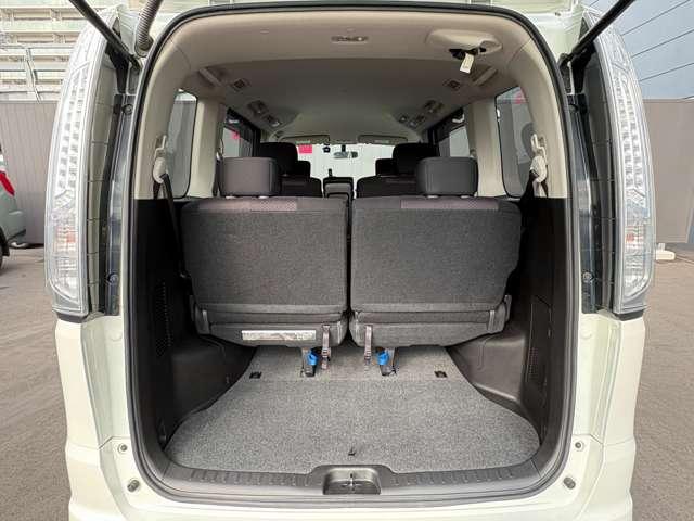 セレナ ２．０　ハイウェイスター　Ｓ－ＨＹＢＲＩＤ　純正ナビ　フルセグＴＶ　ＤＶＤ　Ｂｌｕｅｔｏｏｔｈ　ＨＤＭＩ　バックカメラ　両側電動スライドドア　キセノンヘッドライト　ＥＴＣ　ディーラー下取ワンオーナー車　禁煙車　クルーズコントロール（46枚目）