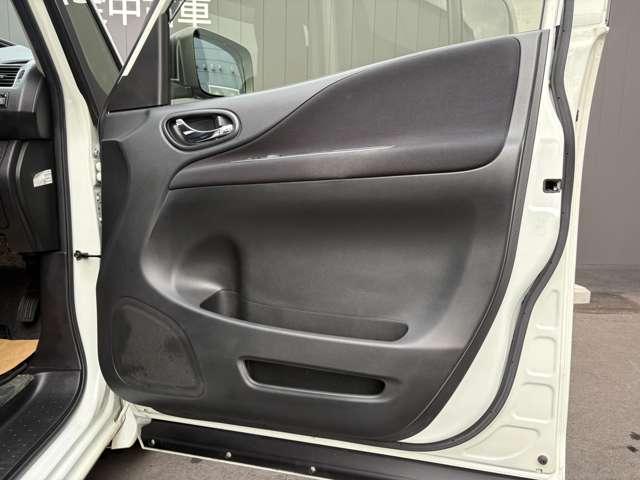 セレナ ２．０　ハイウェイスター　Ｓ－ＨＹＢＲＩＤ　純正ナビ　フルセグＴＶ　ＤＶＤ　Ｂｌｕｅｔｏｏｔｈ　ＨＤＭＩ　バックカメラ　両側電動スライドドア　キセノンヘッドライト　ＥＴＣ　ディーラー下取ワンオーナー車　禁煙車　クルーズコントロール（65枚目）