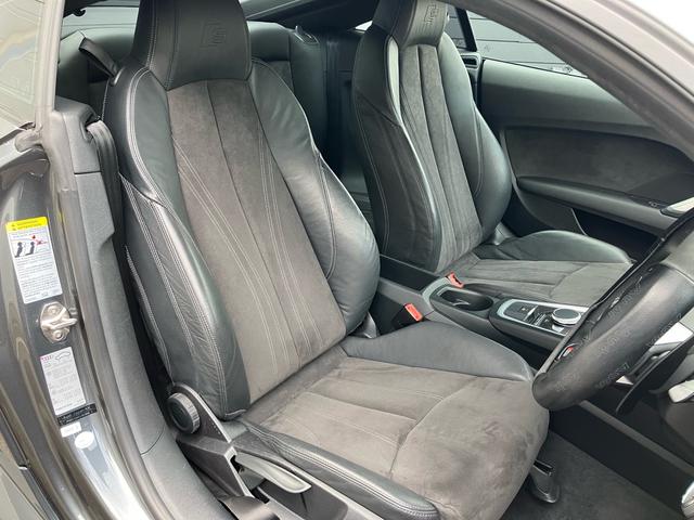 ＴＴクーペ ２．０ＴＦＳＩ　Ｓラインパッケージ　純正ナビ　パドルシフト　１９インチＡＷ（6枚目）