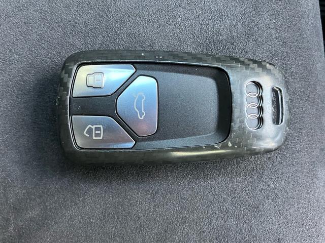 ＴＴクーペ ２．０ＴＦＳＩ　Ｓラインパッケージ　純正ナビ　パドルシフト　１９インチＡＷ（31枚目）