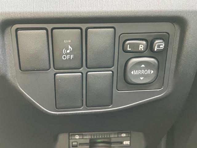 プリウス Ｓ　純正ナビ　フルセグＴＶ　バックカメラ　ＥＴＣ　スマートキー　純正１７インチアルミ（23枚目）