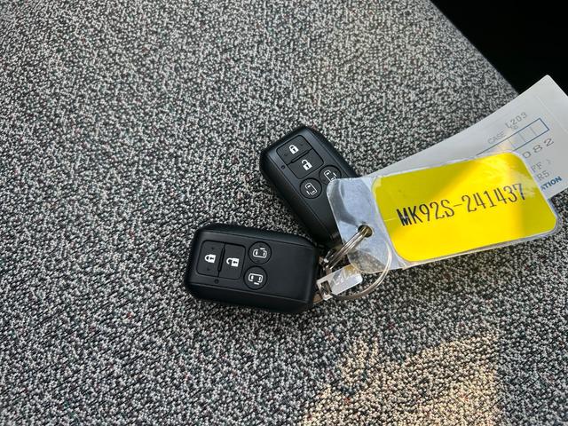 スペーシア 全周囲カメラ 両側電動スライドドア ナビ TV クリアランスソナー オートライト スマートキー アイドリングストップ 電動格納ミラー シートヒーター ベンチシート CVT ESC USB オットマン(11枚目)