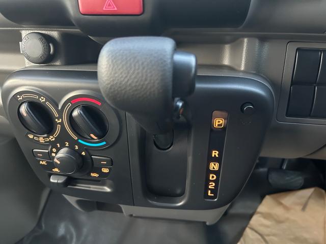 エブリイ ＰＡ　両側スライドドア　クリアランスソナー　レーンアシスト　衝突被害軽減システム　オートライト　アイドリングストップ　ＡＴ　ＡＢＳ　ＥＳＣ　衝突安全ボディ　エアコン　パワーステアリング（6枚目）