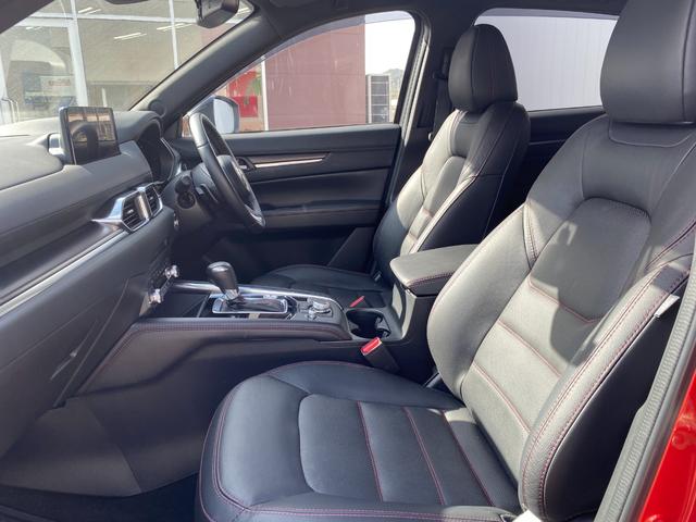 ＣＸ－５ ２５Ｓ　スポーツアピアランス　ドライブレコーダー　ＥＴＣ　全周囲カメラ　クリアランスソナー　オートクルーズコントロール　レーンアシスト　衝突被害軽減システム　オートライト　ＬＥＤヘッドランプ　電動リアゲート　アルミホイール（32枚目）