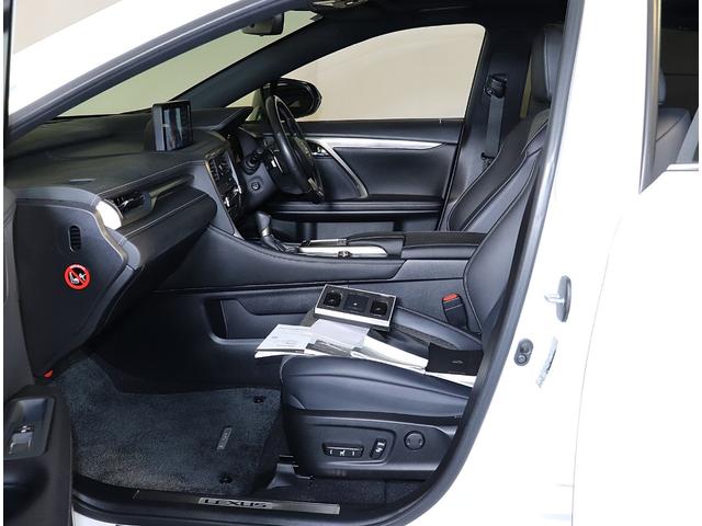 ＲＸ ＲＸ３００　Ｆスポーツ　レクサスセーフティシステム　パノラマルーフ　黒革シート　純正ＳＤナビフルセグＴＶ　パノラミックビューカメラ　３眼ＬＥＤライト　２０ＡＷ　パワーバックドア　クリソナー　ＢＳＭ　１２ケ月プレミアム保証付（31枚目）