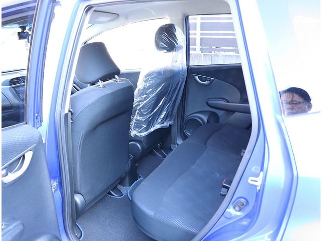 フィット １３Ｇ・スマートセレクション　Ｆパッケージ　ＳＤナビフルセグＴＶ　バックカメラ　スマートキー　ＣＶＴ　１４インチＡＷ　ウインカーミラー　電格ミラー　ドラレコ　Ｐガラス　ＥＴＣ　ＤＶＤ再生（3枚目）