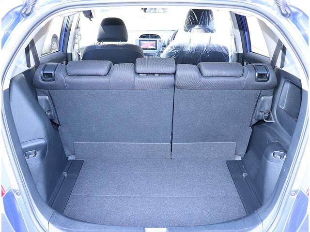 フィット １３Ｇ・スマートセレクション　Ｆパッケージ　ＳＤナビフルセグＴＶ　バックカメラ　スマートキー　ＣＶＴ　１４インチＡＷ　ウインカーミラー　電格ミラー　ドラレコ　Ｐガラス　ＥＴＣ　ＤＶＤ再生（4枚目）