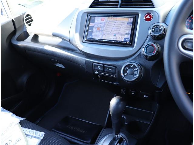 フィット １３Ｇ・スマートセレクション　Ｆパッケージ　ＳＤナビフルセグＴＶ　バックカメラ　スマートキー　ＣＶＴ　１４インチＡＷ　ウインカーミラー　電格ミラー　ドラレコ　Ｐガラス　ＥＴＣ　ＤＶＤ再生（11枚目）