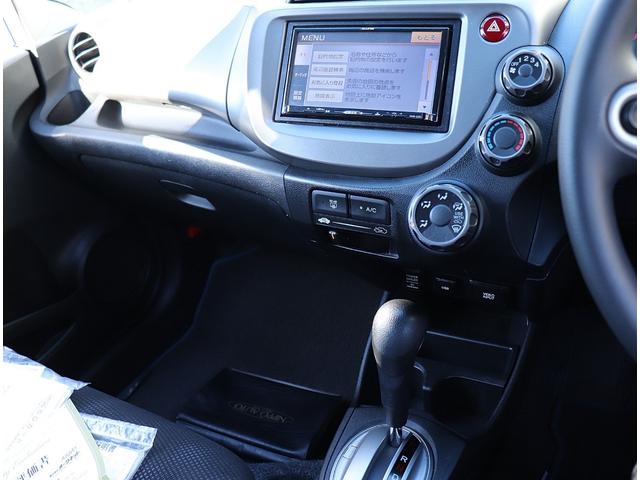 フィット １３Ｇ・スマートセレクション　Ｆパッケージ　ＳＤナビフルセグＴＶ　バックカメラ　スマートキー　ＣＶＴ　１４インチＡＷ　ウインカーミラー　電格ミラー　ドラレコ　Ｐガラス　ＥＴＣ　ＤＶＤ再生（12枚目）