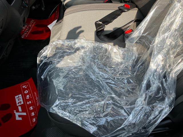 ハイエースバン ロングDX 3人乗り 衝突被害軽減システム ドライブレコーダー ラジオ ミュージックプレイヤー接続可 キーレスエントリー エアコン パワーウィンドウ パワーステアリング スライドドア 横滑り防止装置(21枚目)