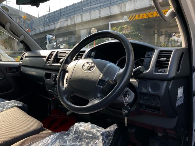 ハイエースバン ロングDX 3人乗り 衝突被害軽減システム ドライブレコーダー ラジオ ミュージックプレイヤー接続可 キーレスエントリー エアコン パワーウィンドウ パワーステアリング スライドドア 横滑り防止装置(39枚目)