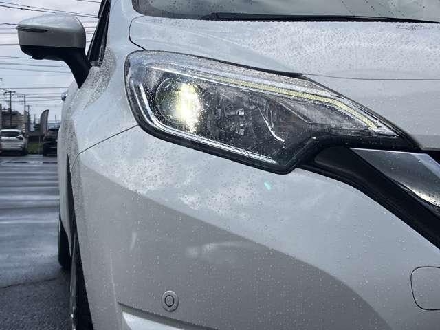 ノート Ｘ　日産純正ナビゲーション　フルセグＴＶ　アラウンドビューモニター　スマートミラー　ＬＥＤヘッドライト（17枚目）