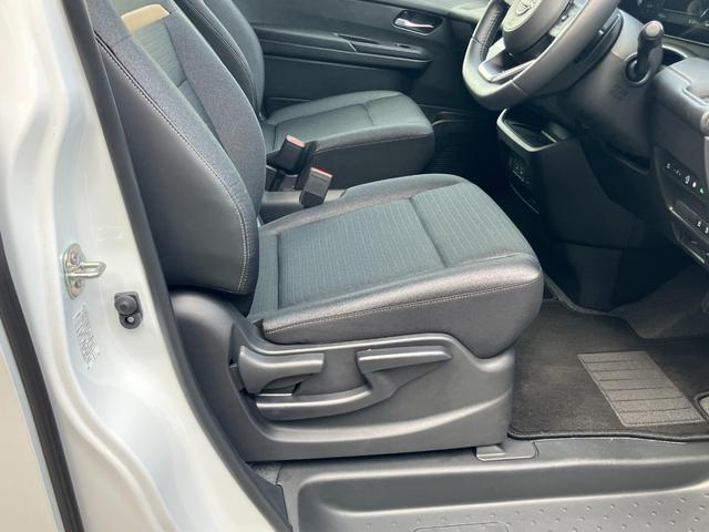 セレナ ハイウェイスターV プロパイロット ニッサンコネクトナビゲーション 後席モニター フルセグTV アラウンドビューモニター スマートミラー 両側電動スライドドア ツインドライブレコーダー ETC2.0(32枚目)