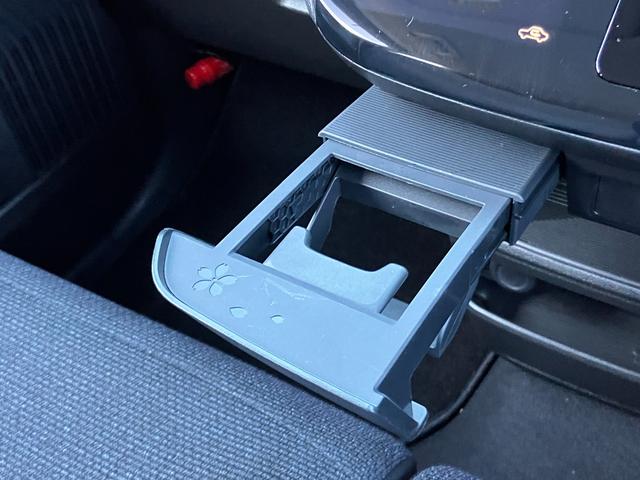 サクラ Ｘ　ディスプレーオーディオ　ＥＴＣ　アラウンドビューモニター　ＬＥＤヘッドライト　２００Ｖ充電ケーブル　禁煙車　ワンオーナー（14枚目）