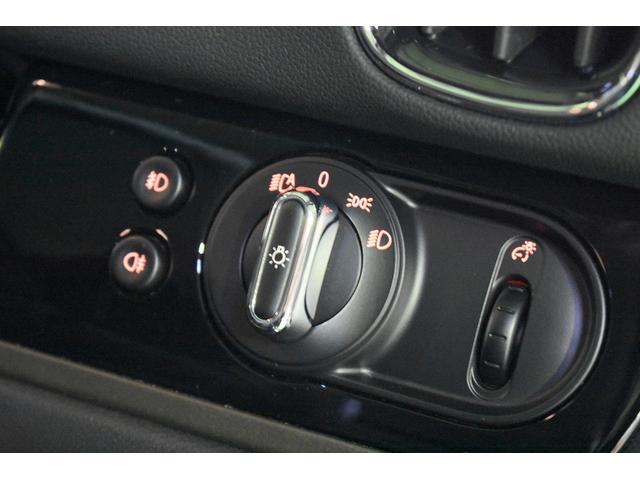 MINI クーパーS E クロスオーバー オール4 PHEV ターボ 電動トランクゲート メーカーナビBカメラ 禁煙車 LEDライト 前後コーナーセンサー ルーフレール 4WD 走行8千キロ 保証書 取説(22枚目)