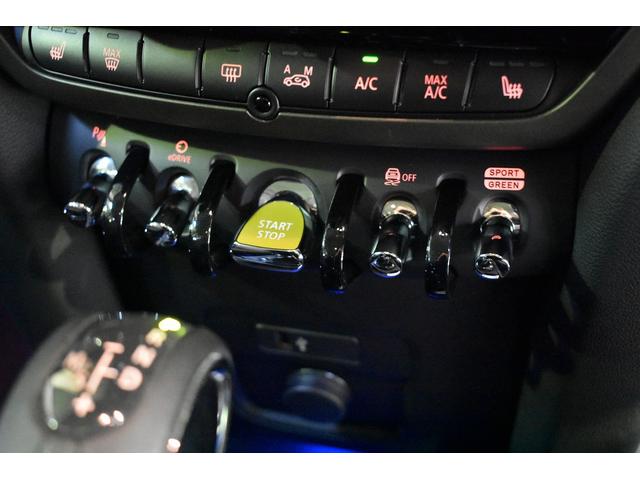 MINI クーパーS E クロスオーバー オール4 PHEV ターボ 電動トランクゲート メーカーナビBカメラ 禁煙車 LEDライト 前後コーナーセンサー ルーフレール 4WD 走行8千キロ 保証書 取説(26枚目)