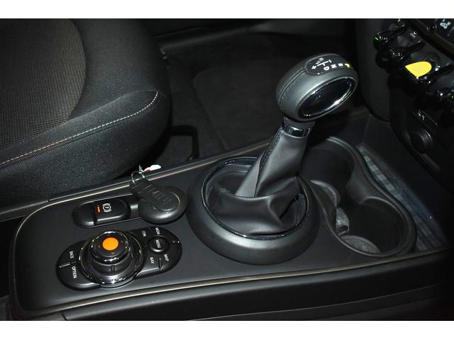 MINI クーパーS E クロスオーバー オール4 PHEV ターボ 電動トランクゲート メーカーナビBカメラ 禁煙車 LEDライト 前後コーナーセンサー ルーフレール 4WD 走行8千キロ 保証書 取説(27枚目)