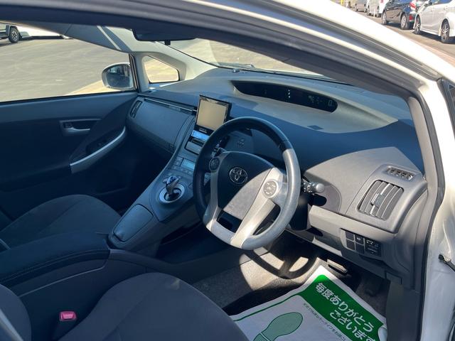 プリウス Ｓ　ＬＥＤエディション　スマートキー　プッシュスタート　ＬＥＤライト　フォグランプ　格納ミラー　純正アルミ　オートエアコン　衝突安全ボディー　盗難防止システム　オートライト　Ｗエアバック　ＡＢＳ　　禁煙車（7枚目）