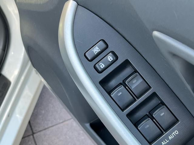 プリウス Ｓ　ＬＥＤエディション　スマートキー　プッシュスタート　ＬＥＤライト　フォグランプ　格納ミラー　純正アルミ　オートエアコン　衝突安全ボディー　盗難防止システム　オートライト　Ｗエアバック　ＡＢＳ　　禁煙車（15枚目）