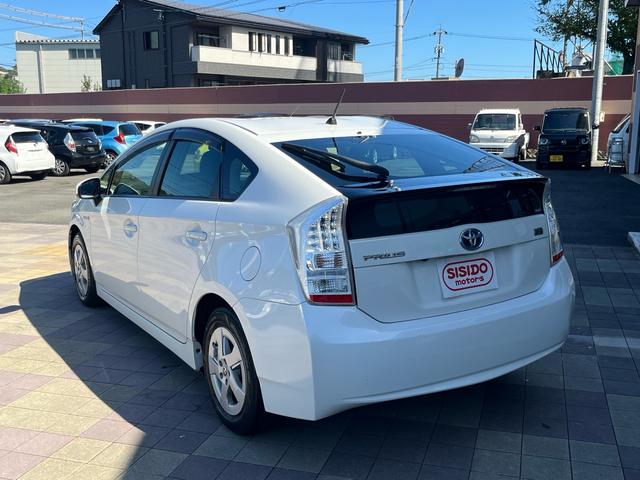 プリウス Ｓ　ＬＥＤエディション　スマートキー　プッシュスタート　ＬＥＤライト　フォグランプ　格納ミラー　純正アルミ　オートエアコン　衝突安全ボディー　盗難防止システム　オートライト　Ｗエアバック　ＡＢＳ　　禁煙車（24枚目）