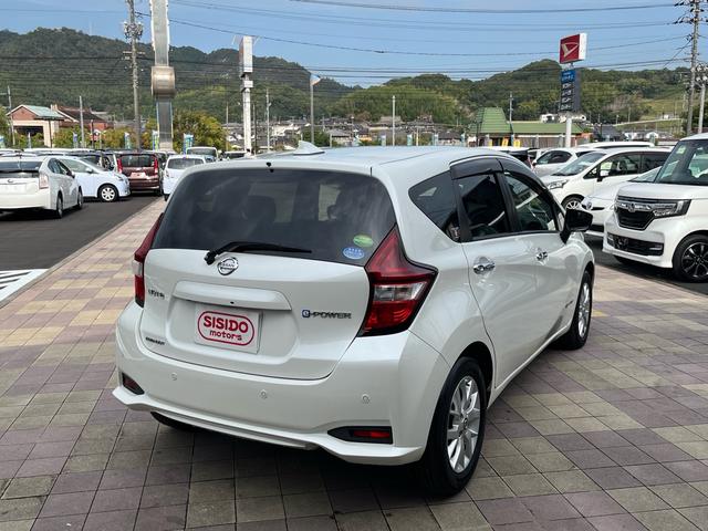 ノート ｅ－パワー　メダリスト　軽減ブレーキ　ナビ　地デジ　Ｂｌｕｅｔｏｏｈ　アラウンドモニター　インテリジェントルームミラー　ＬＥＤライト　フォグランプ　ＥＴＣ　ハーフレザーシート　アダプティブクルーズコントロール　ＡＢＳ　禁煙車（7枚目）