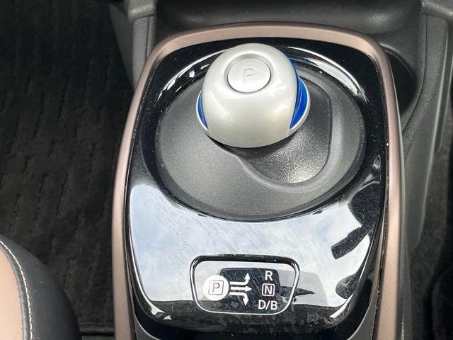 ノート ｅ－パワー　メダリスト　軽減ブレーキ　ナビ　地デジ　Ｂｌｕｅｔｏｏｈ　アラウンドモニター　インテリジェントルームミラー　ＬＥＤライト　フォグランプ　ＥＴＣ　ハーフレザーシート　アダプティブクルーズコントロール　ＡＢＳ　禁煙車（13枚目）