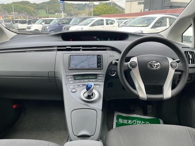 プリウス S 純正ナビ 地デジ Bluetooh スマートキー プッシュスタート オートライト フォグランプ 格納ミラー ETC 純正アルミ オートエアコン 衝突安全ボディー 盗難防止システム Wエアバック 禁煙車(8枚目)