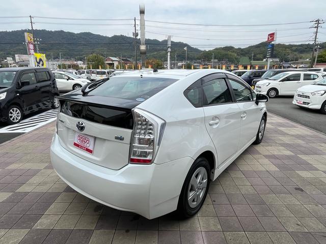 プリウス S 純正ナビ 地デジ Bluetooh スマートキー プッシュスタート オートライト フォグランプ 格納ミラー ETC 純正アルミ オートエアコン 衝突安全ボディー 盗難防止システム Wエアバック 禁煙車(23枚目)