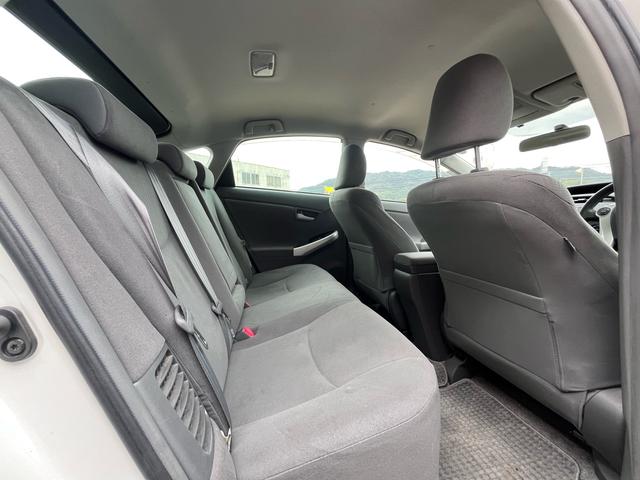 プリウス S 純正ナビ 地デジ Bluetooh スマートキー プッシュスタート オートライト フォグランプ 格納ミラー ETC 純正アルミ オートエアコン 衝突安全ボディー 盗難防止システム Wエアバック 禁煙車(26枚目)