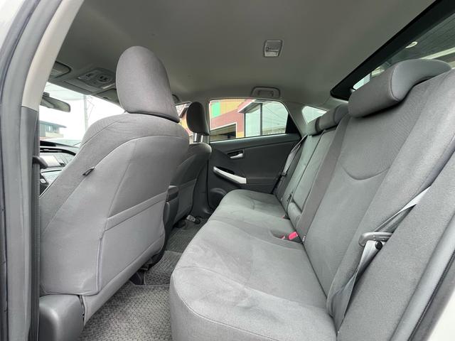 プリウス S 純正ナビ 地デジ Bluetooh スマートキー プッシュスタート オートライト フォグランプ 格納ミラー ETC 純正アルミ オートエアコン 衝突安全ボディー 盗難防止システム Wエアバック 禁煙車(34枚目)