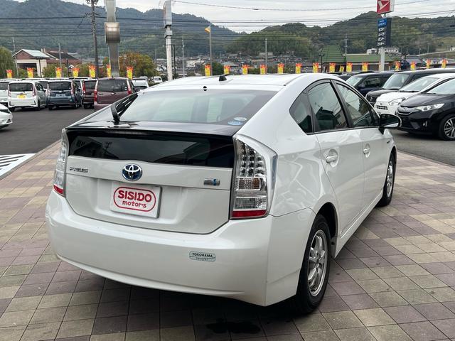 プリウス S スマートキー プッシュスタート CDステレオ オートライト フォグランプ ETC 格納ミラー オートエアコン 純正アルミ 衝突安全ボディー 盗難防止システム Wエアバック ABS 禁煙車(6枚目)