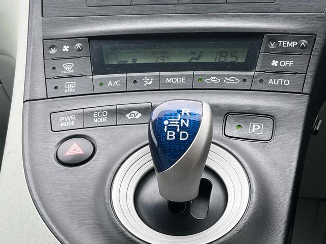 プリウス S スマートキー プッシュスタート CDステレオ オートライト フォグランプ ETC 格納ミラー オートエアコン 純正アルミ 衝突安全ボディー 盗難防止システム Wエアバック ABS 禁煙車(10枚目)