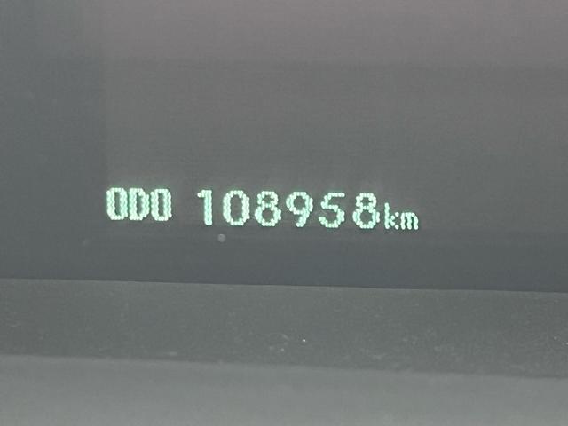 プリウス S スマートキー プッシュスタート CDステレオ オートライト フォグランプ ETC 格納ミラー オートエアコン 純正アルミ 衝突安全ボディー 盗難防止システム Wエアバック ABS 禁煙車(12枚目)