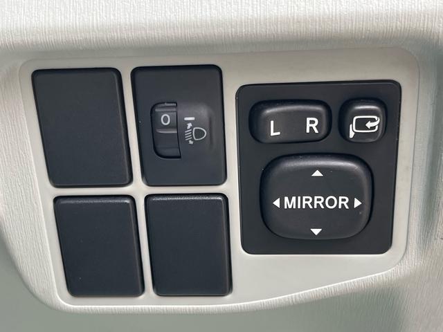 プリウス S スマートキー プッシュスタート CDステレオ オートライト フォグランプ ETC 格納ミラー オートエアコン 純正アルミ 衝突安全ボディー 盗難防止システム Wエアバック ABS 禁煙車(16枚目)