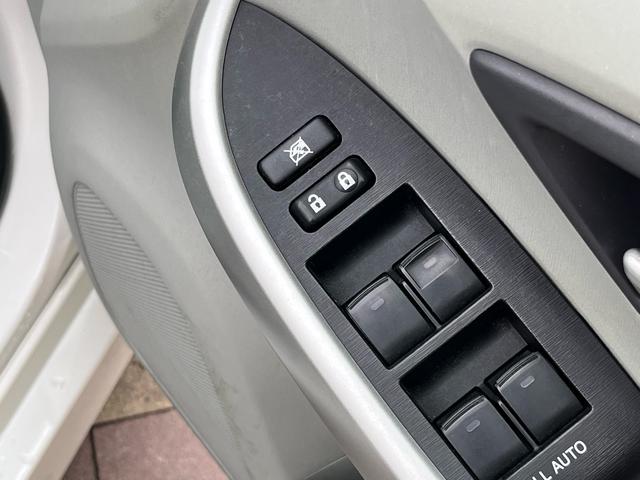 プリウス S スマートキー プッシュスタート CDステレオ オートライト フォグランプ ETC 格納ミラー オートエアコン 純正アルミ 衝突安全ボディー 盗難防止システム Wエアバック ABS 禁煙車(18枚目)